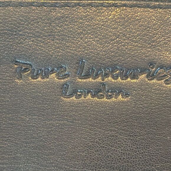Pure Luxuries London black leather zip around wallet - Picture 2 of 7